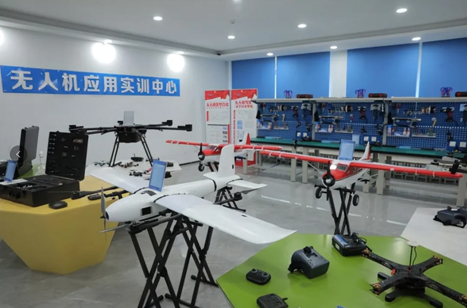 新华电脑教育获无人机运营合格证,低空经济“驾照”从校园发车 新华电脑教育获无人机运营合格证,低空经济“驾照”从校园发车